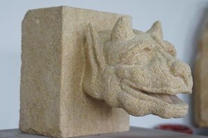 gargouille en pierre sculpteur bruno marson ernolsheim bruche strasbourg