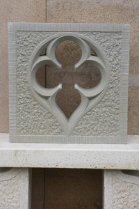 trilobe en pierre tailleur de pierre bruno marson ernolsheim bruche strasboug