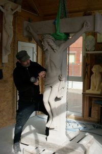 sculpture-christ-en-grès-Bruno Marson Tailleur de pierre Strasbourg Ernolsheim Bruche