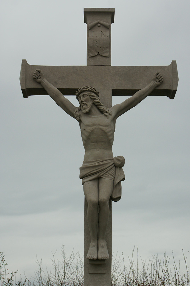 sculpture-christ-en-pierre-Bruno Marson Tailleur de pierre Strasbourg Ernolsheim Bruche